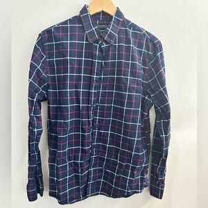 BANANA REPUBLIC LUXE FLANNEL BUTTON SLIM FIT
Button down collar